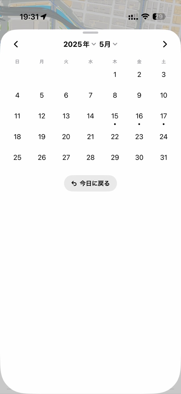 月のカレンダー。記録のある日に点がついている