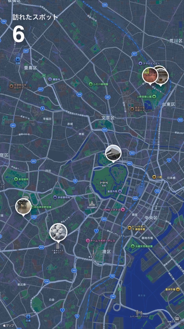 メモリー再生中、訪れた場所のピンが並んだ地図をたどる場面